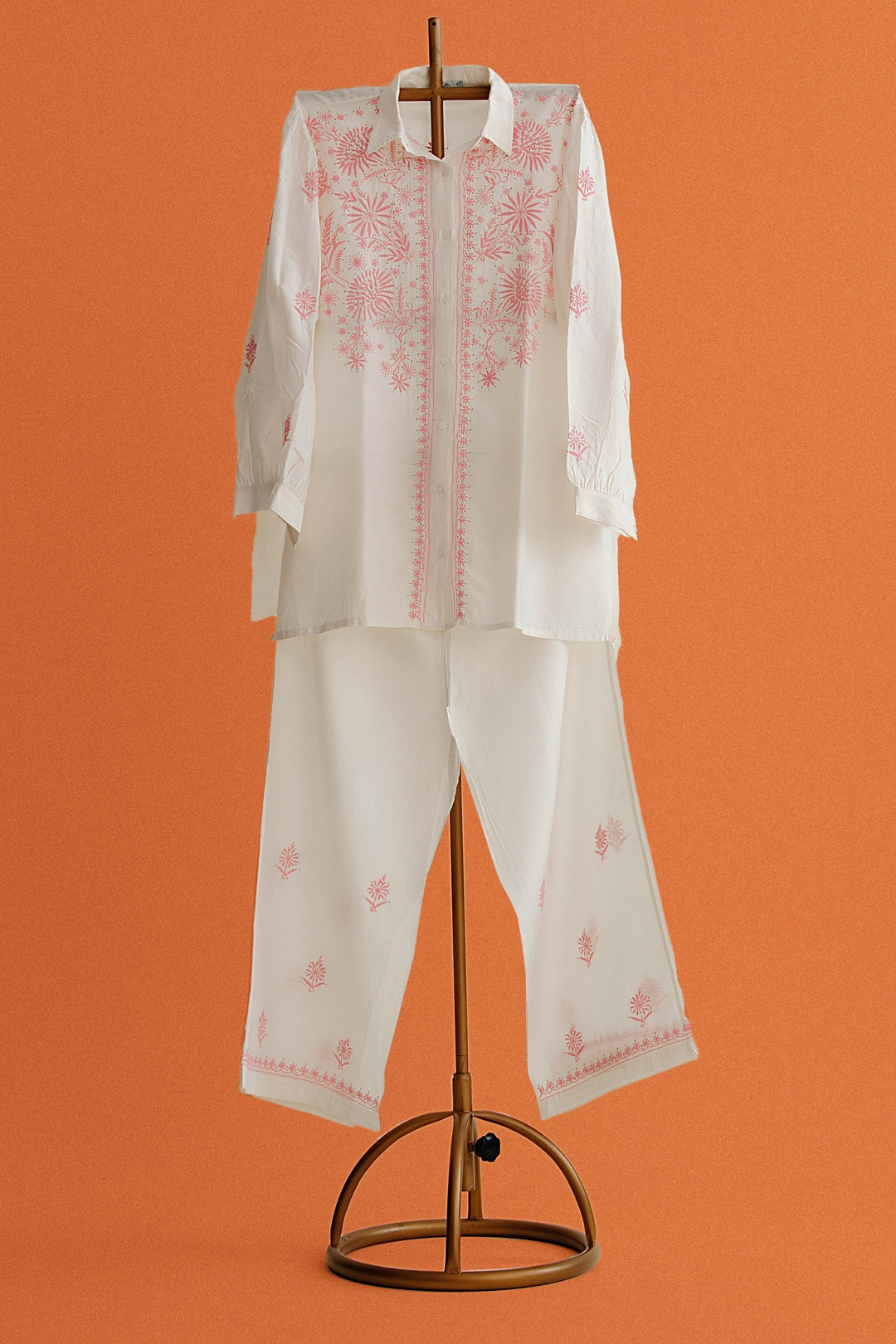 White Co-ord Set In Chanderi Silk With Thread Work Dyeable